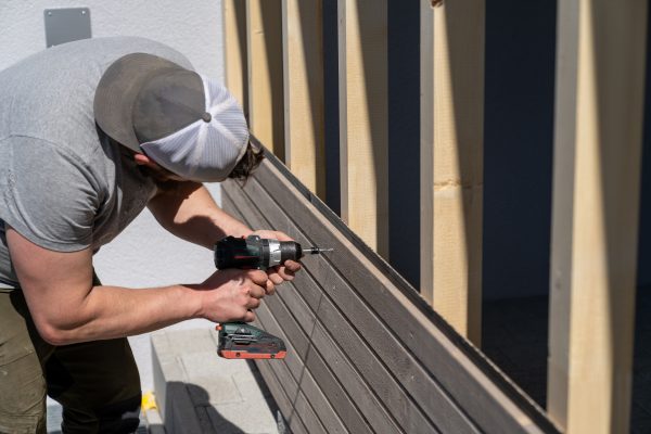a-tough-construction-worker-applies-wooden-siding-2026-01-11-09-36-55-utc